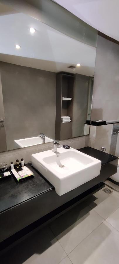Zibe Luxe Hyderabad By Grt Hotels Hotel Hyderabad